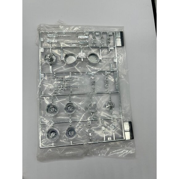 AMT Ertl 1989 Batman Batmobile 1/25 Model Kit 6877 Open Box - Picture 3 of 7